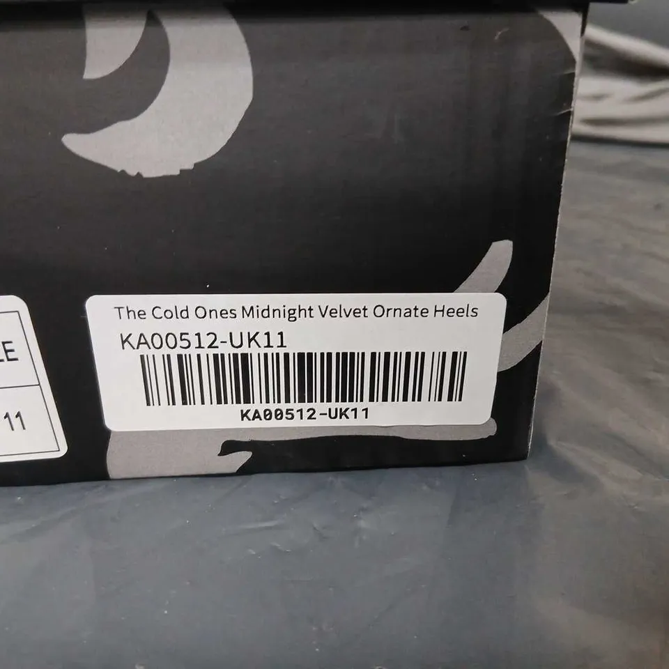 KOI X TWILIGHT SAGA THE COLD ONES MIDNIGHT VELVET ORNATE HEELS – UK 11