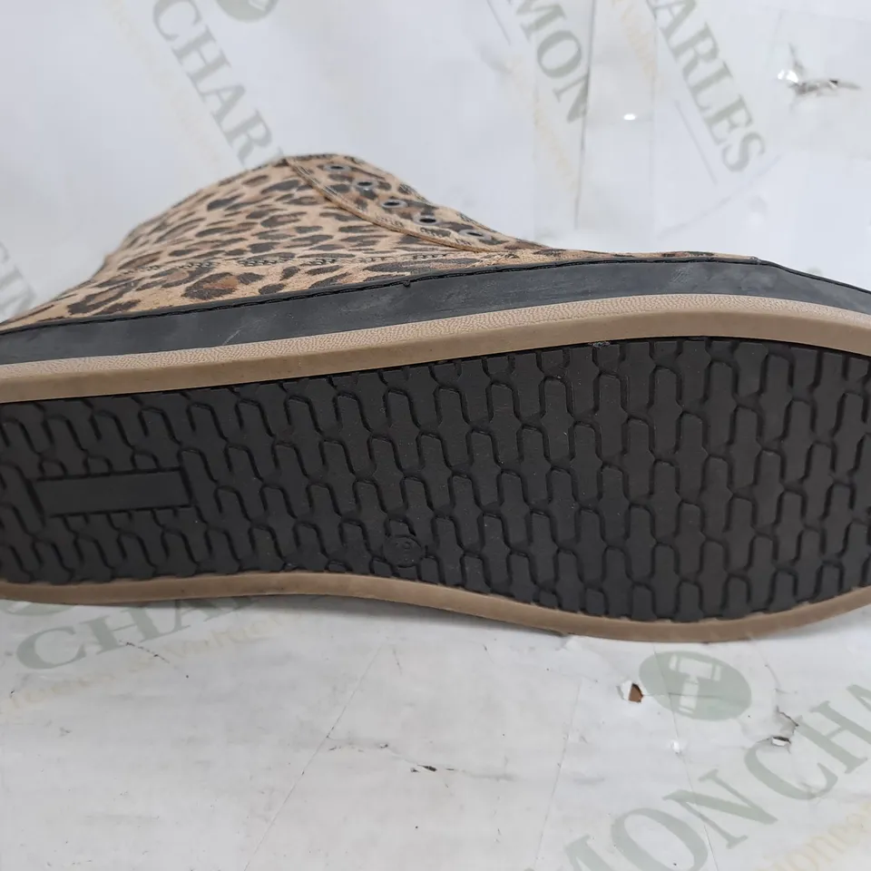 ADEESO LEOPARD STYLE BOOTS SIZE 39