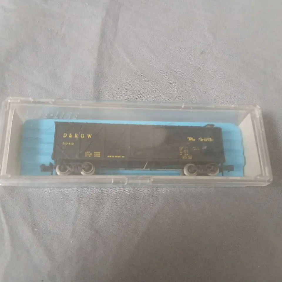 LNER 460 STEAM LOCOMOTIVE WITH ATLAS BOXED FREIGHT CARS