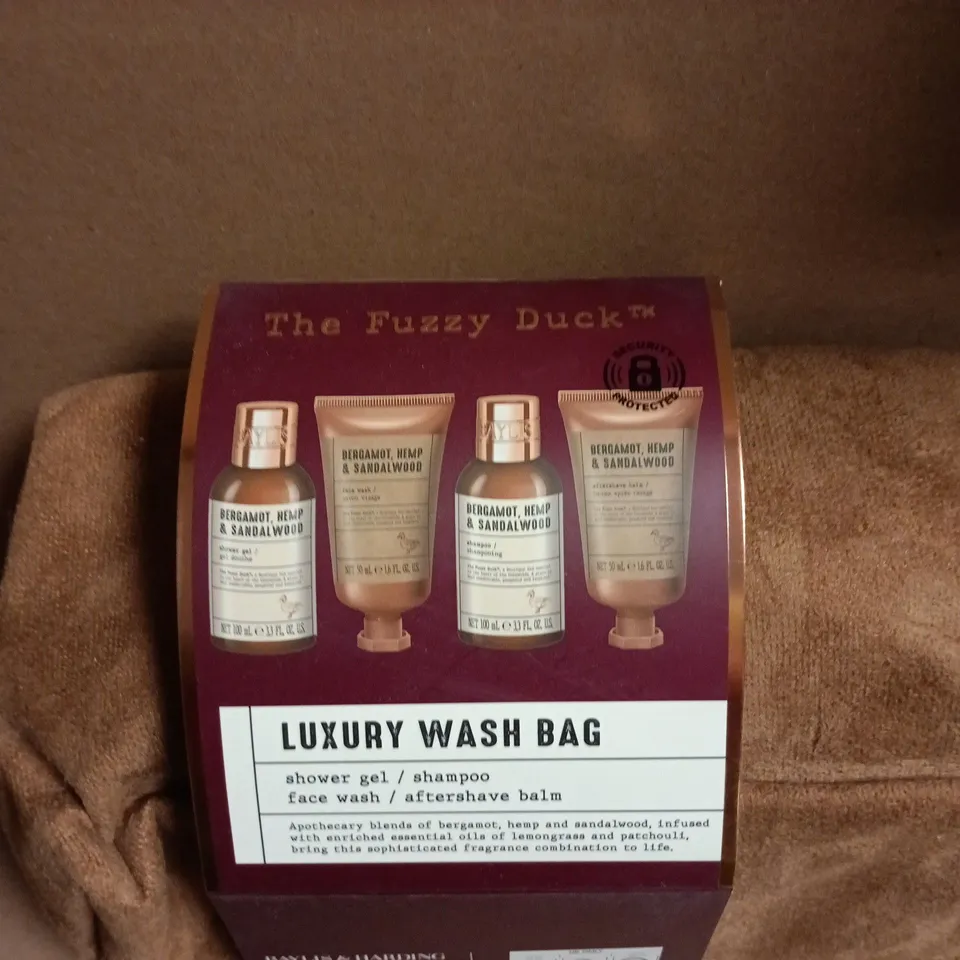 BAYLIS & HARDING THE FUZZY DUCK LUXURY WASH BAG GIFT SET