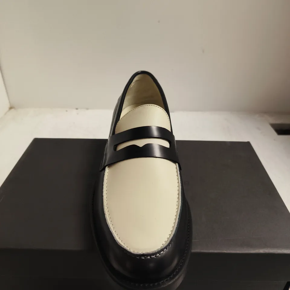 DUKE + DEXTER WILDE CLASSIC PENNY LOAFER – BLACK & WHITE, UK 10