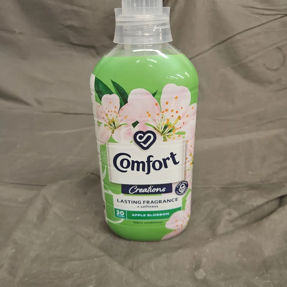 COMFORT APPLE BLOSSOM FABRIC CONDITIONER 8X900ML - COLLECTION ONLYThese products are unchecked by our staff at Simon Charles and therefore may be used items and/or have parts missing. Please be aware 