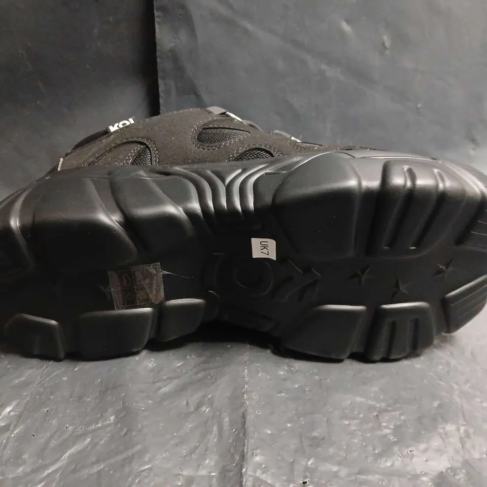 BLACK CHUNKY SNEAKERS WITH STAR CHARM LACING – UK7 - UNBOXED