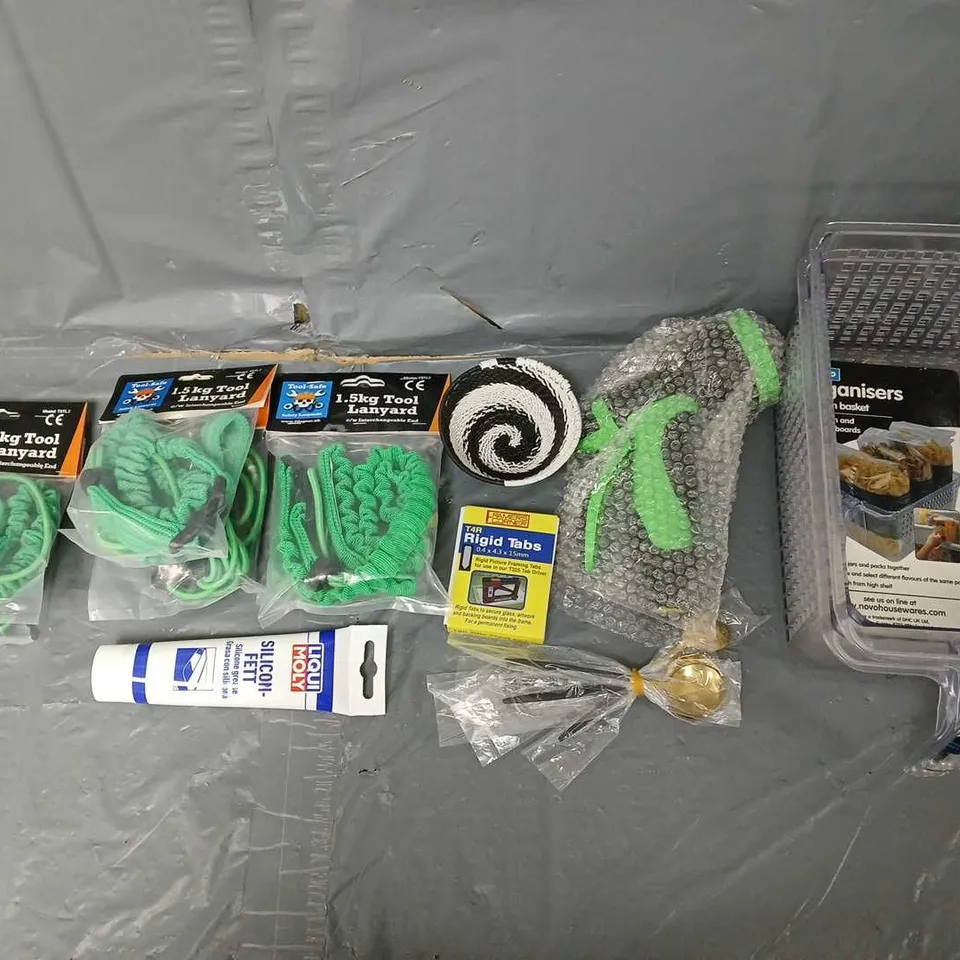 APPROXIMATELY 15 ASSORTED HOUSEHOLD ITEMS TO INCLUDE 1.5KG TOOL LANYARD, SILICONFETT, AND KITCHEN ORGANSIERS ETC - COLLECTION ONLY 