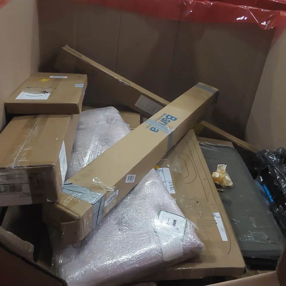 PALLET OF ASSORTED HOUSEHOLD GOODS AND PRODUCTS TO INCLUDE: RUGS, RETRACTABLE BABY GATE, ELECTRIC FRYER ECT