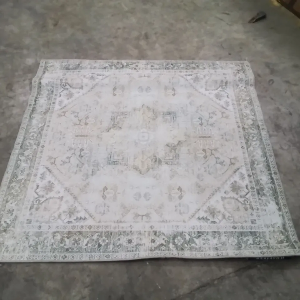 QUALITY DESIGNER AREA RUG - APPROXIMATELY 122X122CM