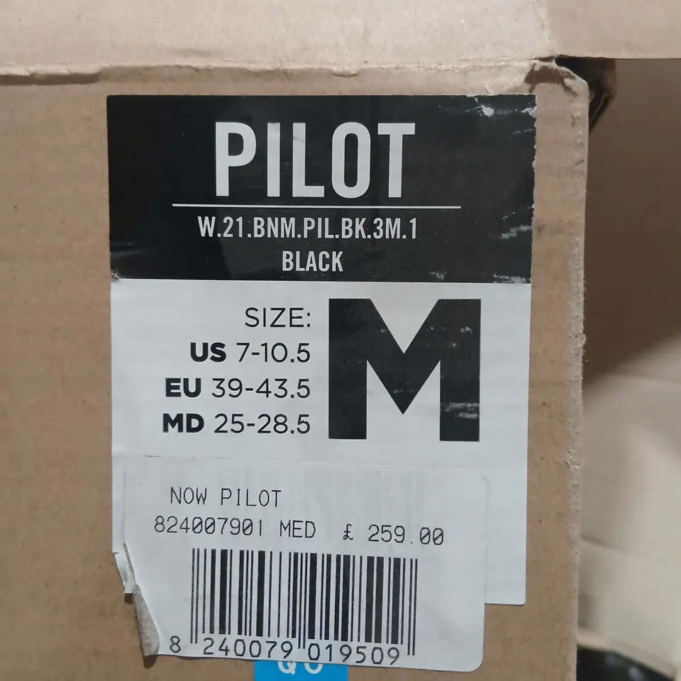NOW PILOT SNOWBOARD BINDINGS – BLACK, MEDIUM (US 7–10.5 / EU 39–43.5) – BOXED