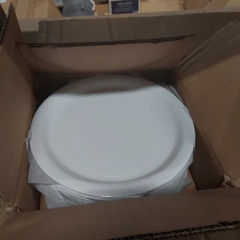 BOX CONTAINING APPROXIMATELY 40x BRAND NEW UTOPIA KINGLINE PLATES POLAR WHITE 230MM