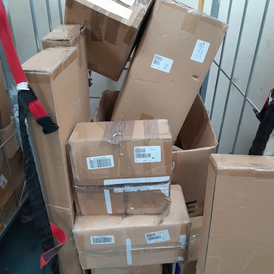 APPROXIMATELY 12 ASSORTED ITEMS TO INCLUDE COOKS ESSENTIALS AIR FRYER, FOLDABLE FAN, TRAVEL VANITY CASE, ETC - COLLECTION ONLY