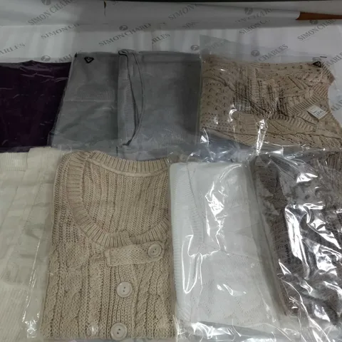 LOT OF 8 ASSORTED KNITWEAR CLOTHING ITEMS - VARIOUS SIZES