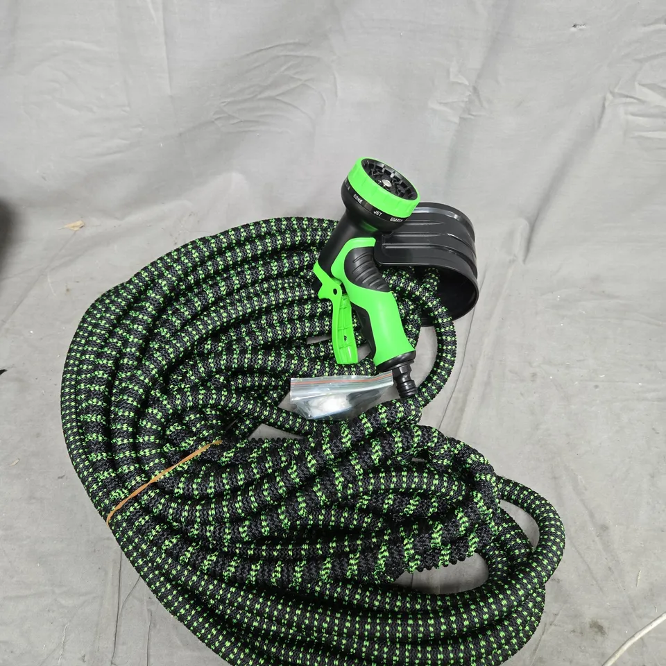 GARDEN HOSE WITH ADJUSTABLE SPRAY NOZZLE – BLACK & GREEN BRAIDED HOSE (INCLUDES CARRY BAG)