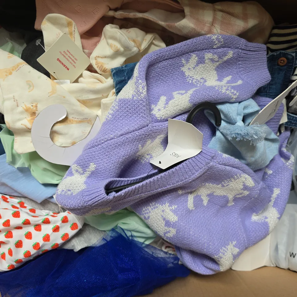 BOX OF APPROXIMATELY 20 ASSORTED KID'S CLOTHING AND FASHION ITEMS IN VARIOUS STYLES, SIZES, AND COLOURS, ETC - COLLECTION ONLY