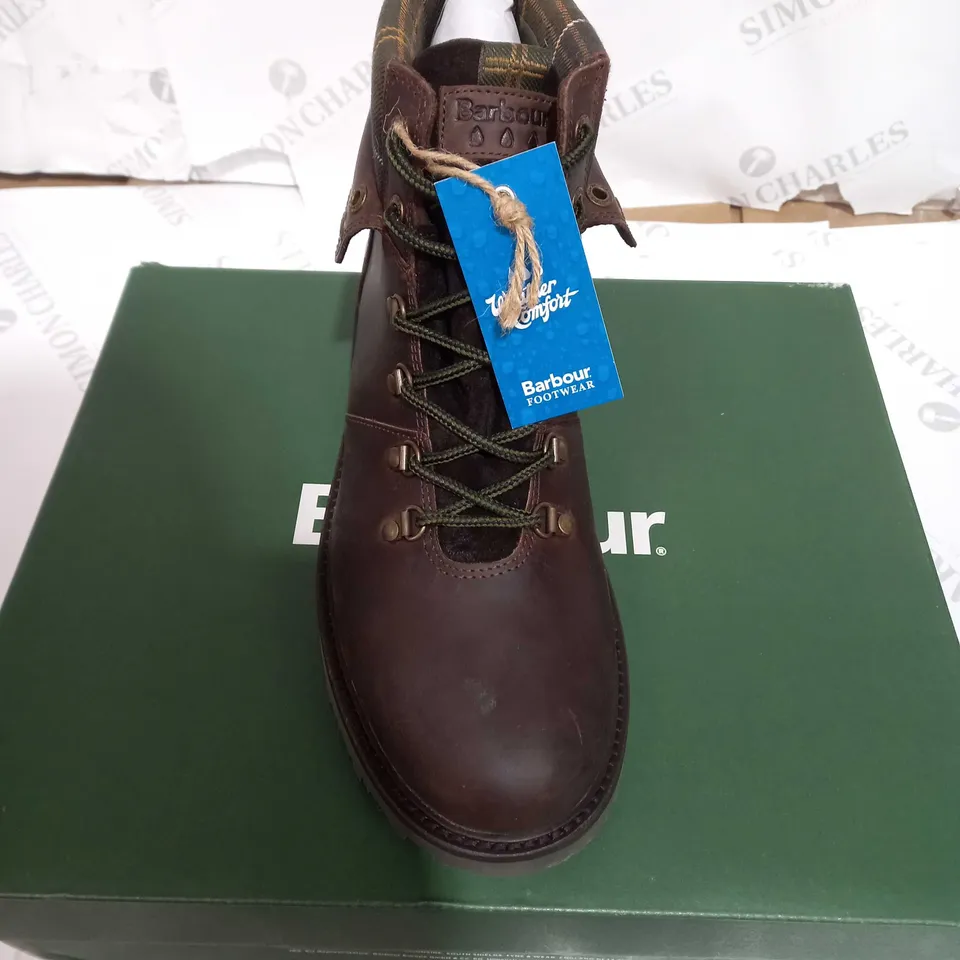 BOXED PAIR OF BARBOUR BURNE LACE UP LAETHER HIKER BOOTS SIZE 7 (BROWN)