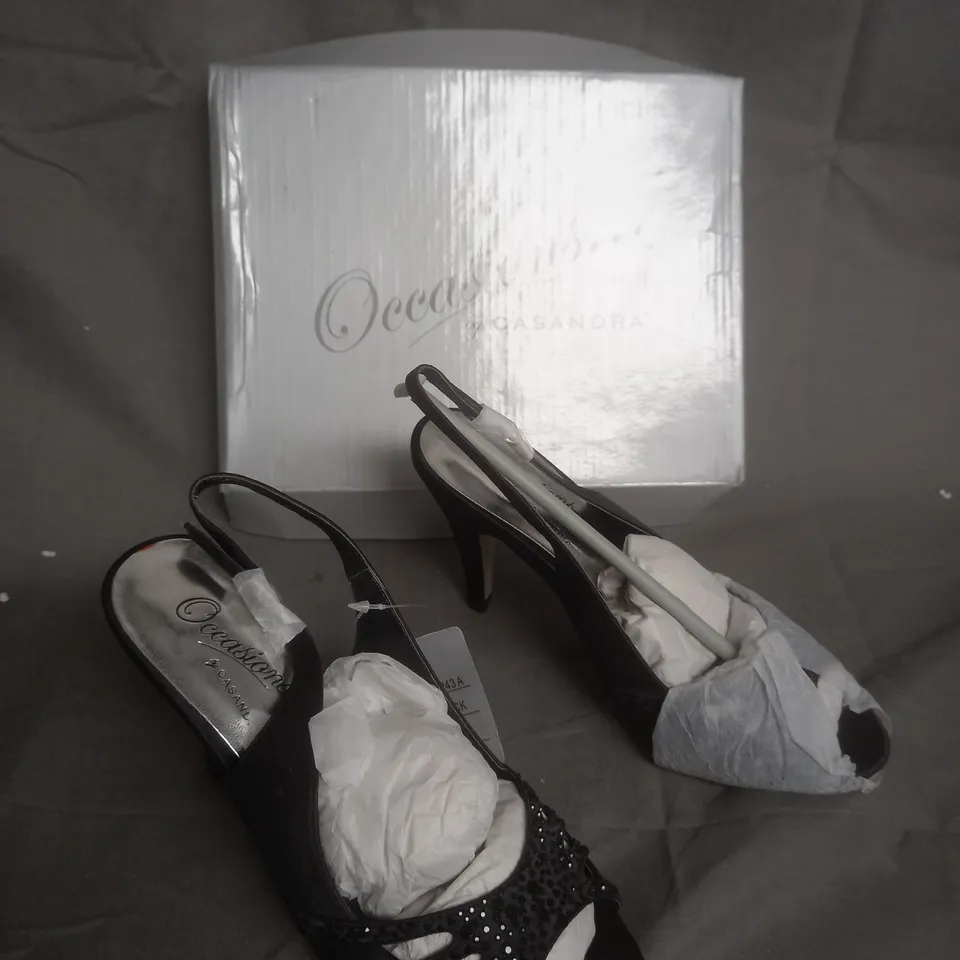 BOXED PAIR OF OCCASSIONS BY CASANDRA BLACK TOE HOLE JEWELLED HEELS SIZE 4