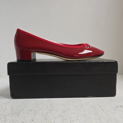 BOXED PAIR OF REPETTO BLOCK HEEL SHOE SIN RED SIZE EU 40