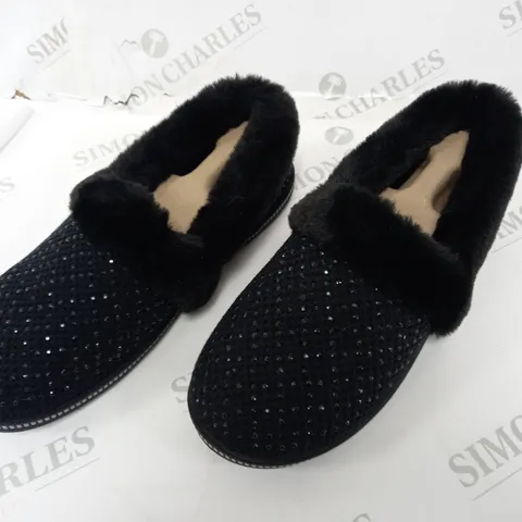 SKECHERS BLACK COZY SLIPPERS - 6