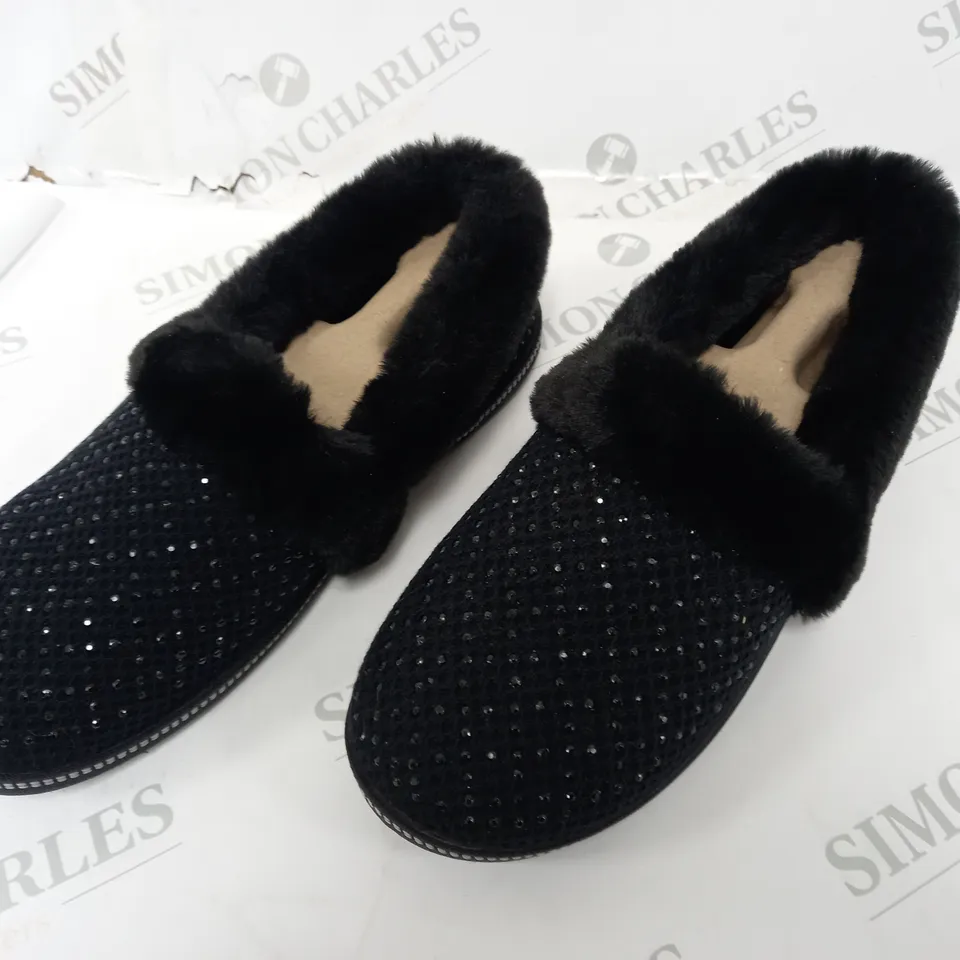 SKECHERS BLACK COZY SLIPPERS - 6
