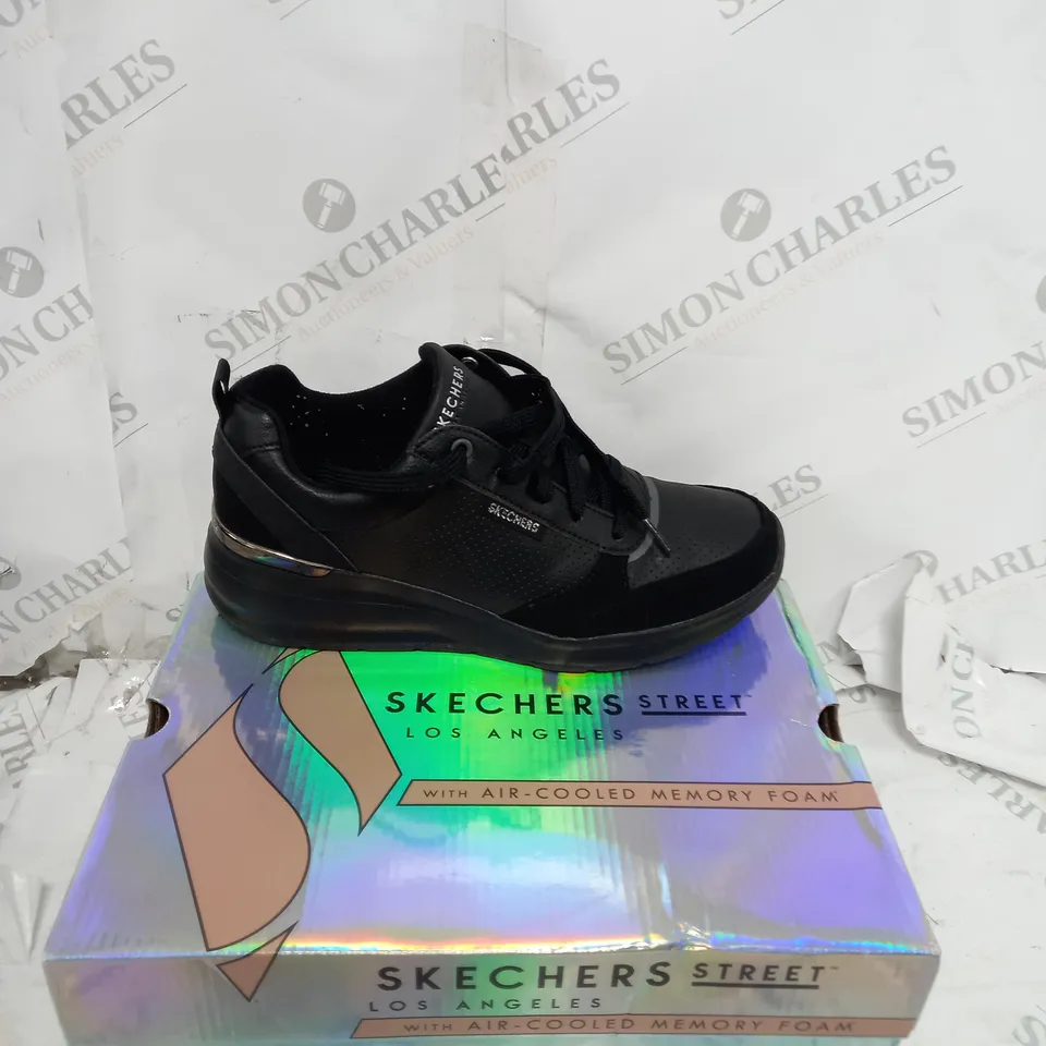 BOXED SKECHERS BILLION TRAINERS, BLACK - SIZE 6 