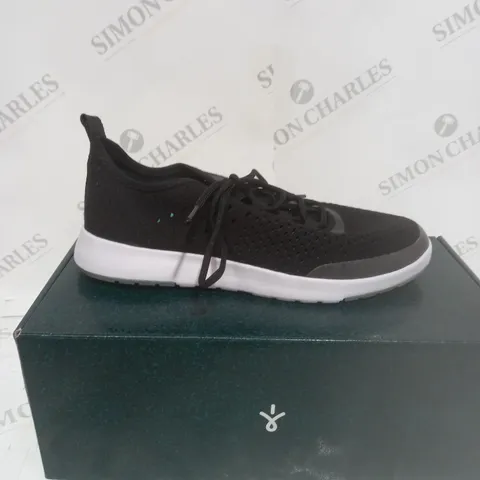 BOXED PAIR OF EMU AUSTRALIA BLACK SLIP ON TRAINER SIZE 7