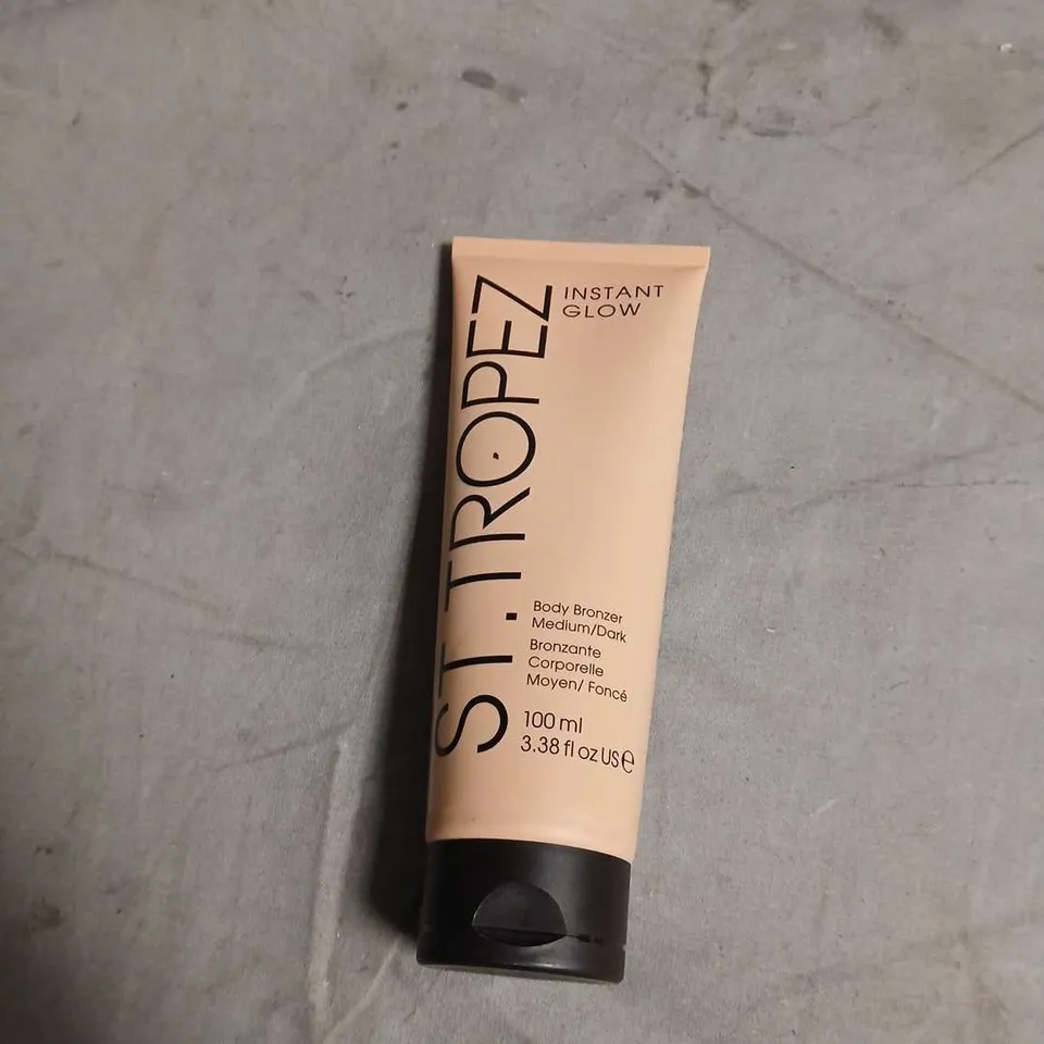 APPROXIMATELY 25 ASSORTED HEALTH & BEAUTY PRODUCTS TO INCLUDING DOVE SHAMPOO AND ST TROPEZ BRONZER