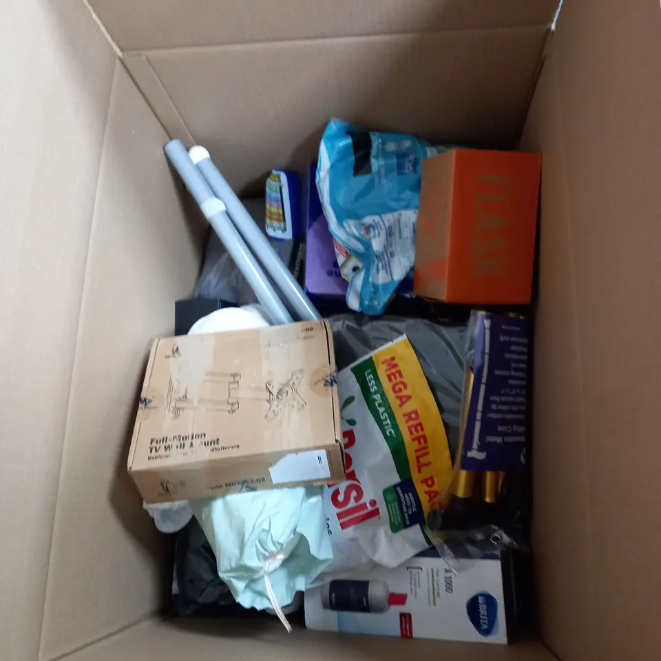 BOX OF ASSORTED HOUSEHOLD ITEMS TO INCLUDE NETWORK BOXES, BEDDING, HANGERS ETC 