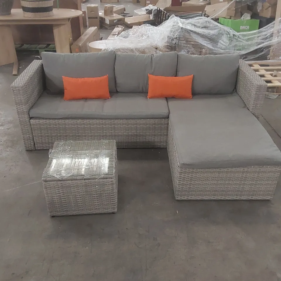 FLESSEL RATTAN SOFA SET