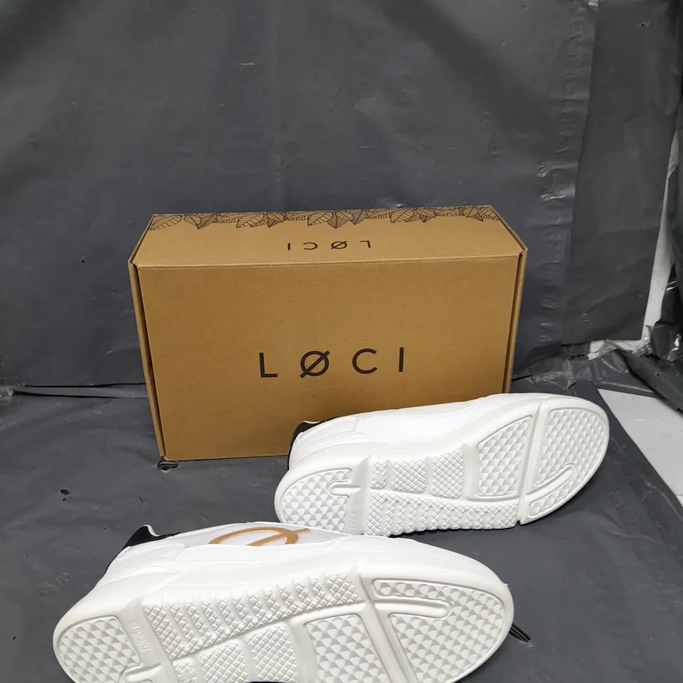 BOXED PAIR OF LOCIWEAR ECHO WHITE LOW TRAINERS - EU 44 