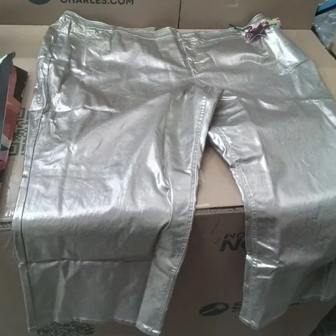 BOXED BRAND NEW APPROXIMATELY 9 SIMPLY BE WIDE LEG JEANS GOLD SIZE 32