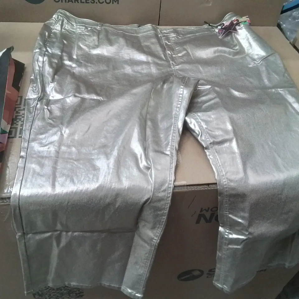 BOXED BRAND NEW APPROXIMATELY 9 SIMPLY BE WIDE LEG JEANS GOLD SIZE 32