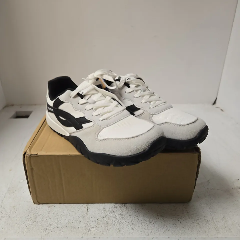 HOBIBEAR TRAINERS – WHITE/BLACK - UK 8