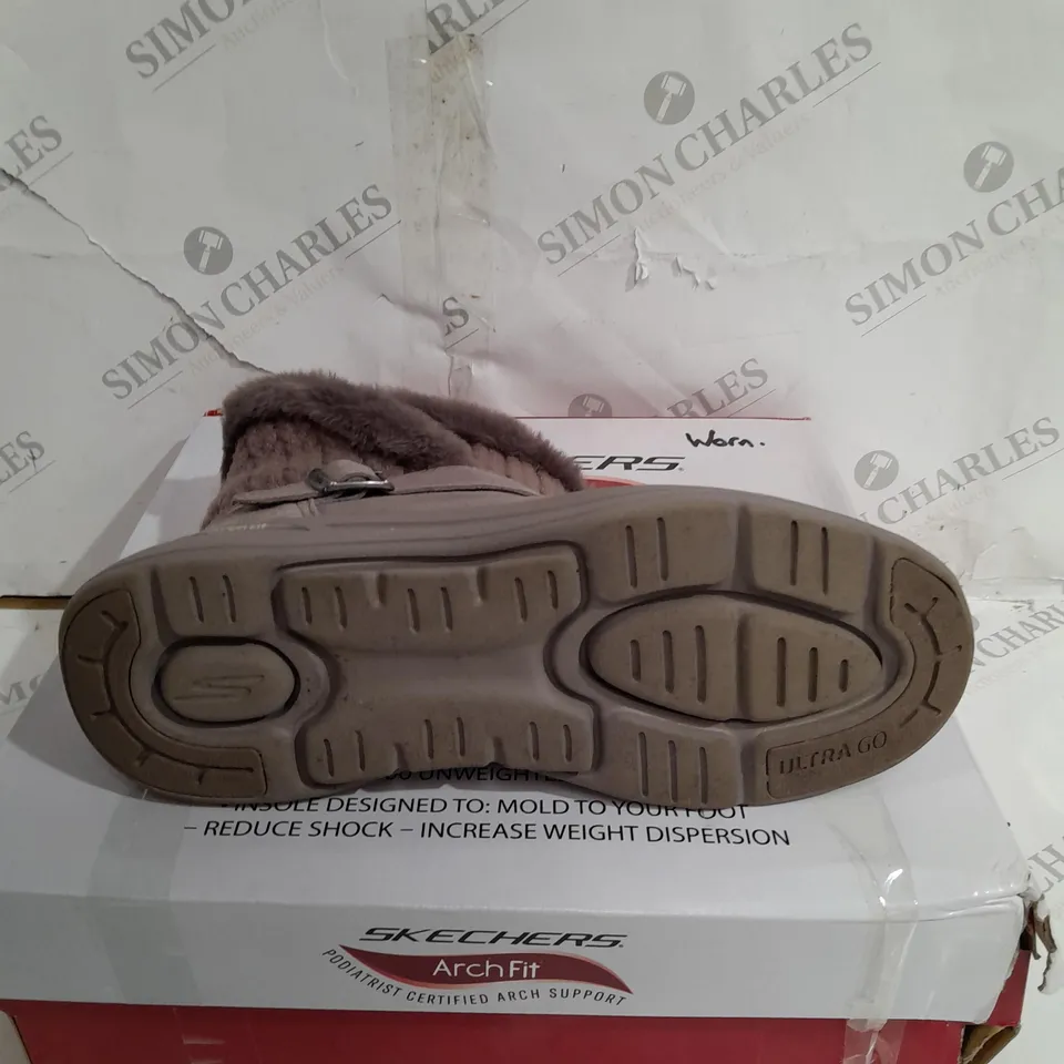 BOXED SKECHERS GO BOOTS IN BLACK - SIZE 6.5 RRP £20