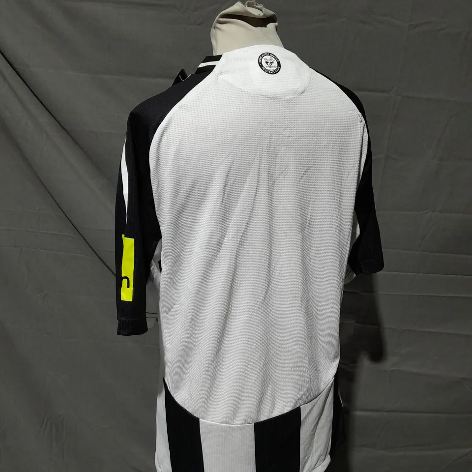 ADIDAS NEWCASTLE UNITED FOOTBALL CLUB HOME JERSEY SIZE MEDIUM 