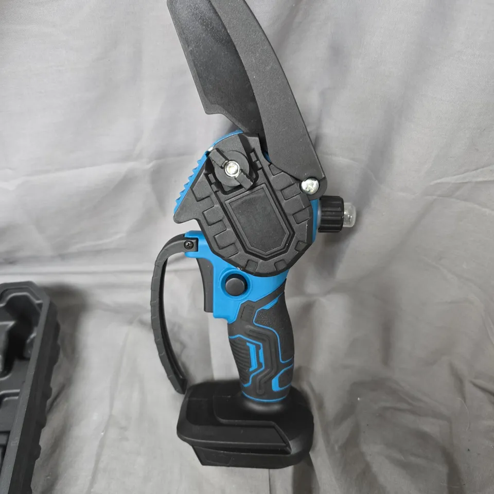 MAKITA CORDLESS CHAINSAW 