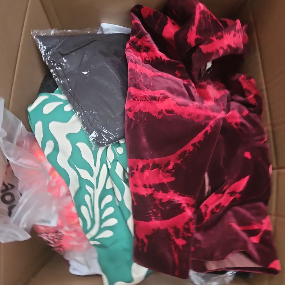 LARGE BOX OF APPROXIMATELY 25 ASSORTED CLOTHING ITEMS IN VARIOUS COLOURS, STYLES AND SIZES - COLLECTION ONLY
