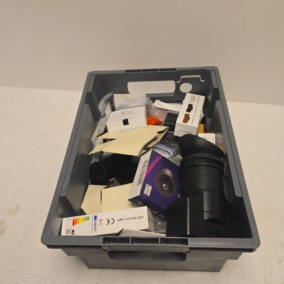TOTE OF APPROXIMATELY 15 ASSORTED ITEMS TO INCLUDE: AUTOMATIC BLOOD PRESSURE MONITOR 