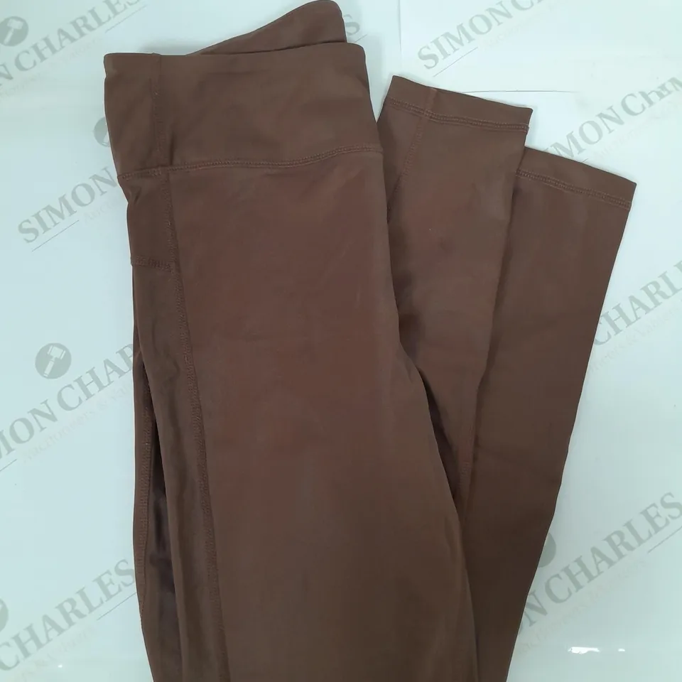 APPROXIMATELY 25 ASSORTED COTTON ON CLOTHING ITEMS TO INCLUDE HENLEY SLEEP TANK IN TROPICAL PEACH SIZE M, STRETCH STRAIGHT LEG JEAN SIZE 38EU, SWEATSHIRT SIZE L | G