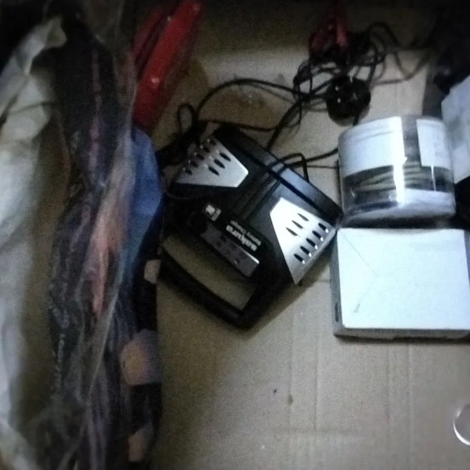 APPROXIMATELY NINE ASSORTED PRODUCTS TO INCLUDE; MANCHESTER CITY ETIHAD STADIM 3D PUZZLE, WAHL JAMESMARTIN HOB, FIRMAHOLD FRAMING NAILS AND SAKURA BATTERY CHARGER