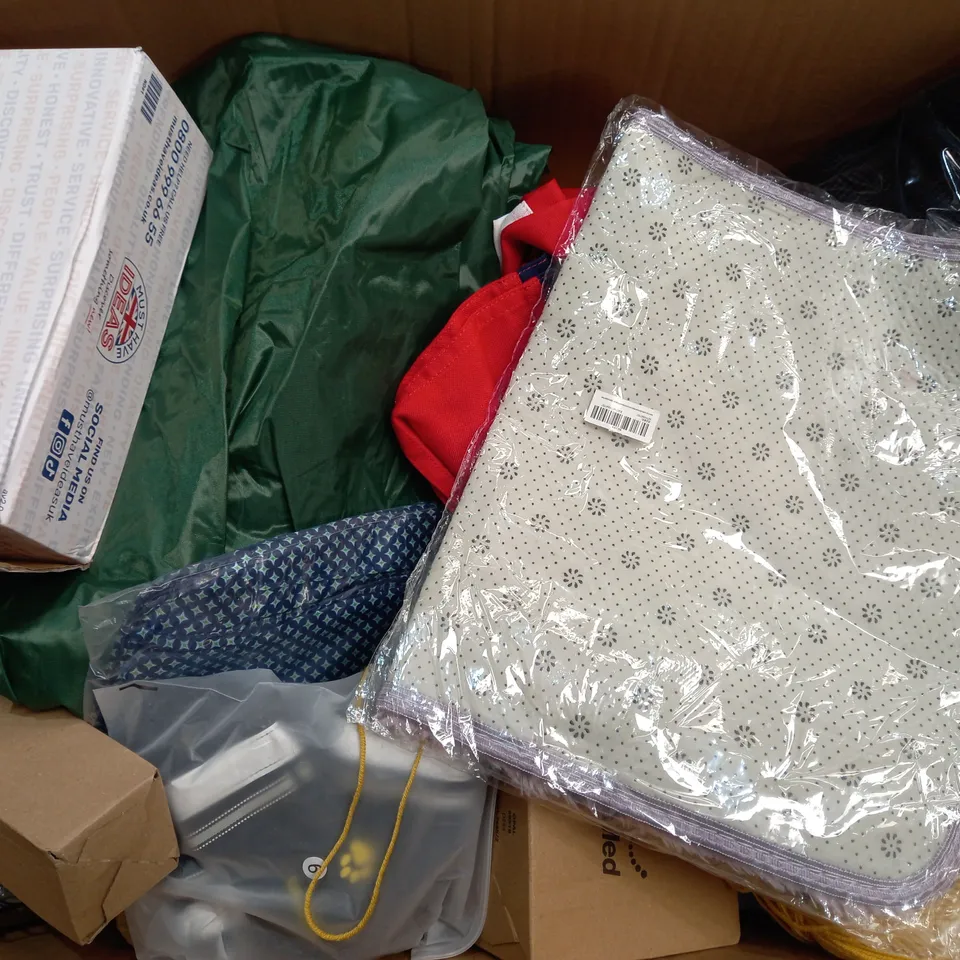 BOX OF APPROXIMATELY 15 ASSORTED ITEMS TO INCLUDE - TEKLED LED FLOOD LIGHT - CARBON MONOXIDE ALARM - WALL LAMP ECT