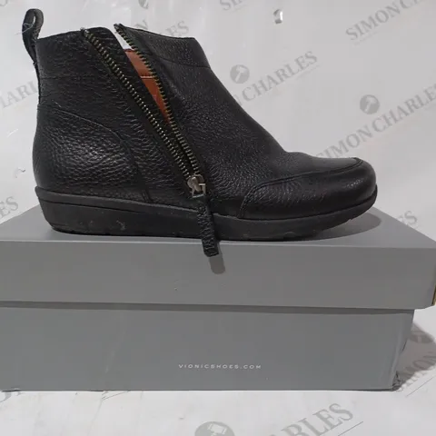 BOXED PAIR OF VIONIC LOIS BOOTS IN BLACK UK SIZE 5.5