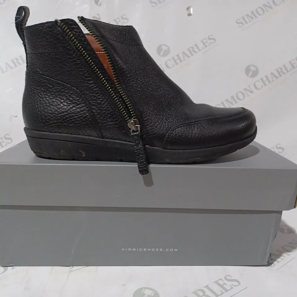 BOXED PAIR OF VIONIC LOIS BOOTS IN BLACK UK SIZE 5.5