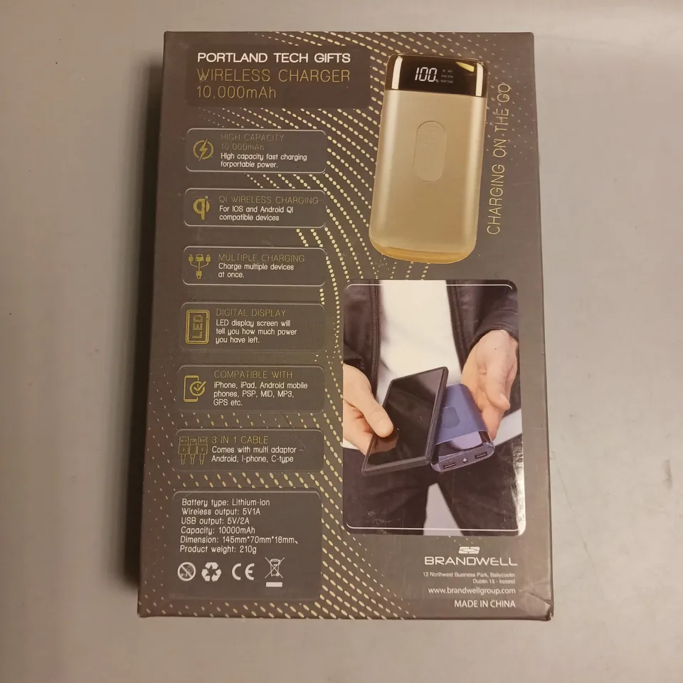 PORTLAND TECH GIFTS WIRELESS PORTABLE CHARGER WITH LED DISPLAY IN BLACK