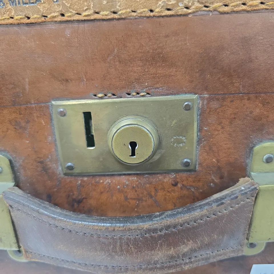 ANTIQUE HENRY HEATH LEATHER HAT BOX WITH H.O.P ON THE TOP