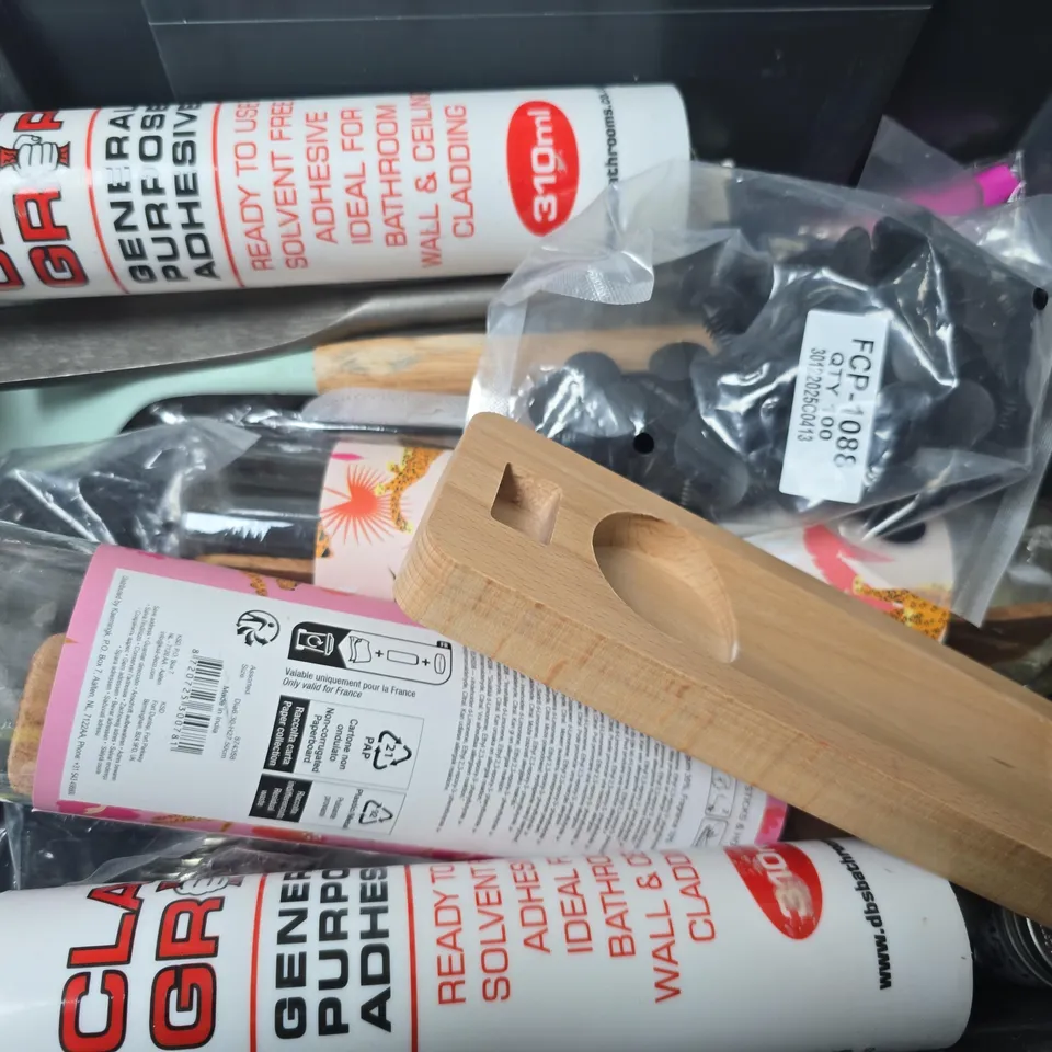 APPROXIMATELY 12 ASSORTED HOUSEHOLD ITEMS TO INCLUDE CLAD GRIP GENERAL EXPLOSIVE ADHESIVE, PLASTIC STEEL MUD, WATER PURIFICATION TABLETS FOR FISH TANK, ETC