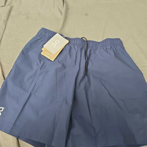 ON REGULAR FIT WOMENS CORE SHORTS - S