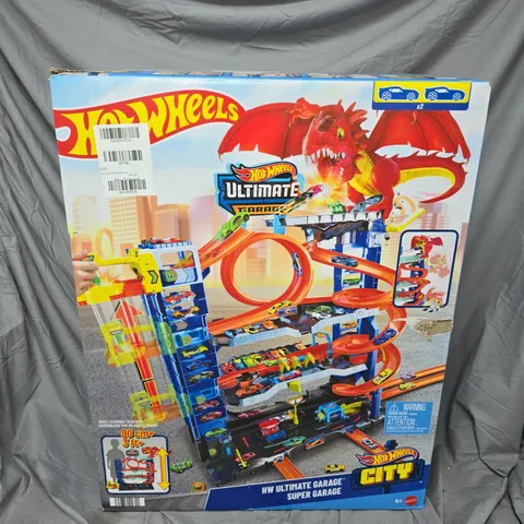 BOXED HOT WHEELS CITY ULTIMATE GARAGE PLAYSET WITH 2 TOY CARS
