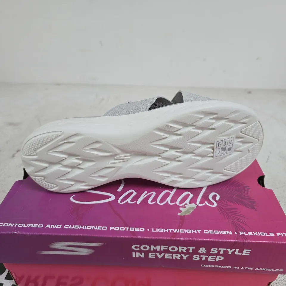 SKECHERS ON THE GO 600 ENCHANTED SLIDE SANDAL SIZE 6 BOXED
