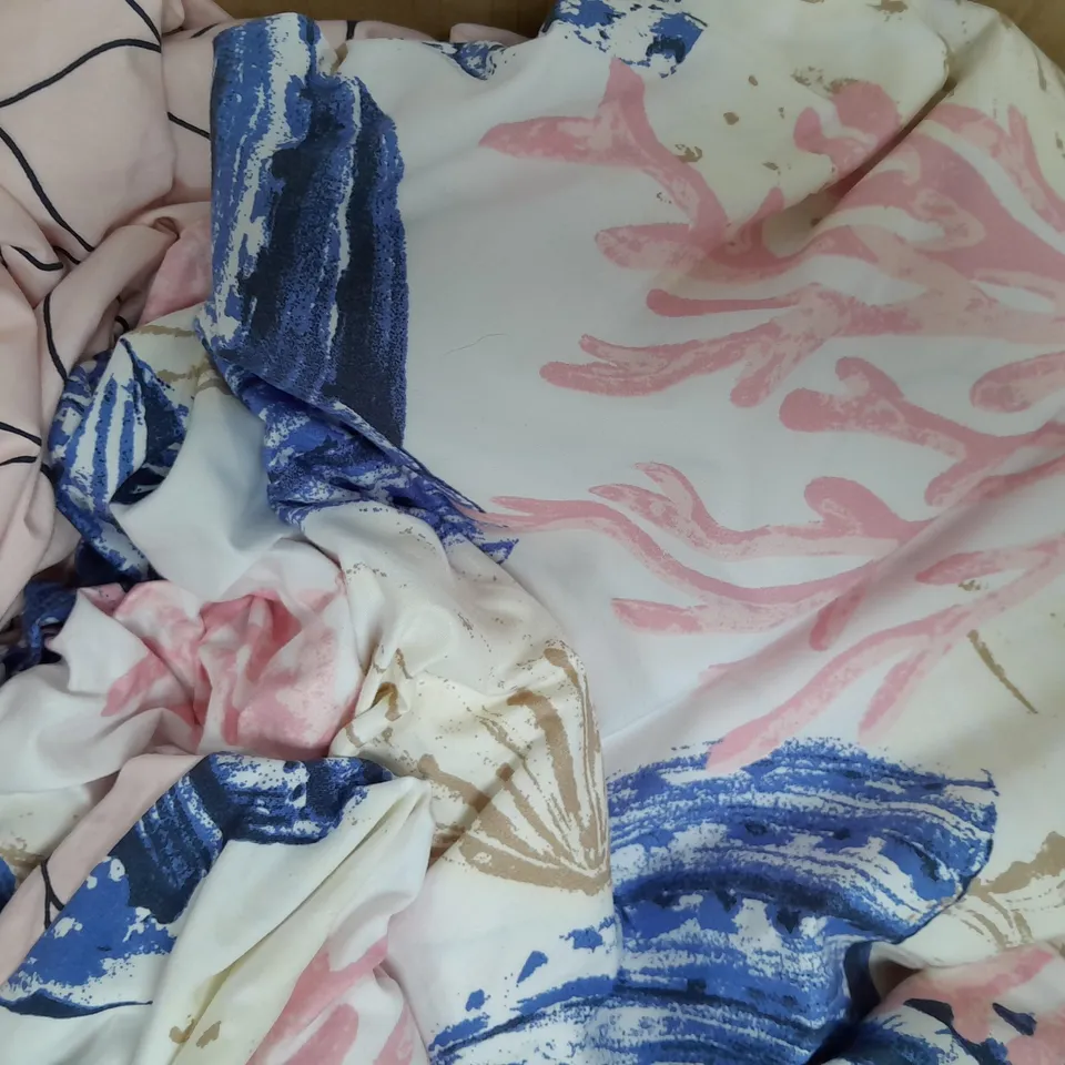BOXED UNBRANDED DUVET SET IN PINK/BLUE - KING SIZE