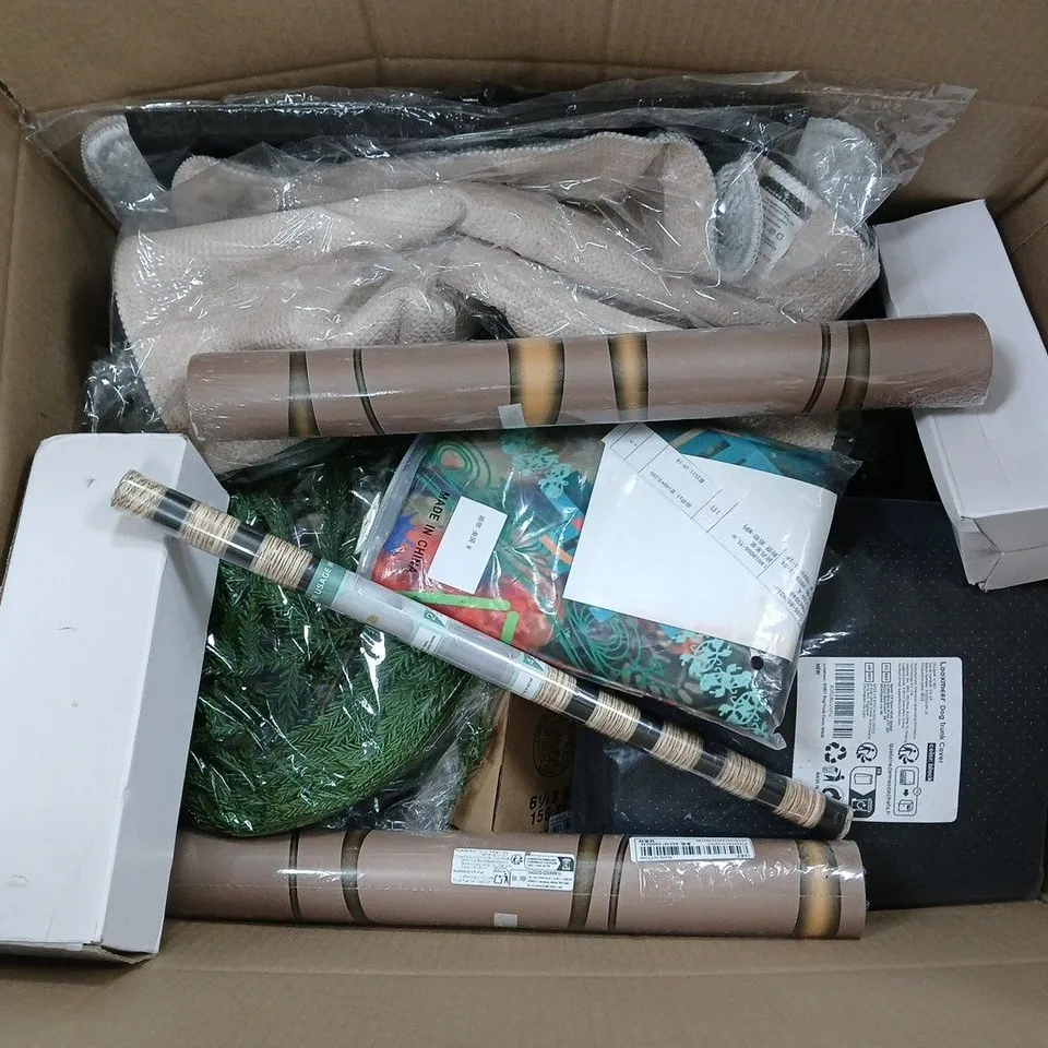 APPROXIMATELY 15 ASSORTED HOUSEHOLD PRODUCTS TO INCLUDE BATH MAT SET, WALLPAPER, FAUX FOLIAGE DECOR, ETC