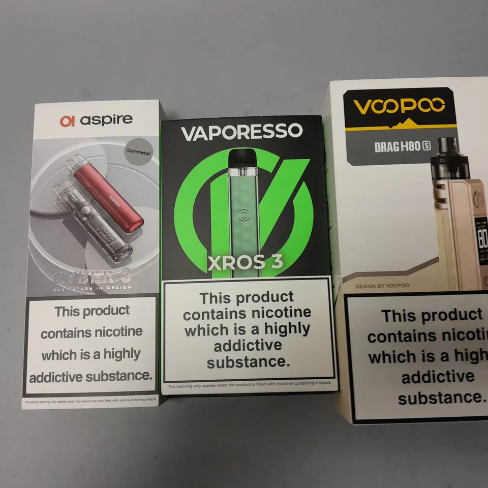 APPROXIMATELY 10 ASSORTED E-CIGARETTES TO INCLUDE VOOPOO DRAG H80 S, VAPORESSO XROS 3, ASPIRE CYBER S, ETC