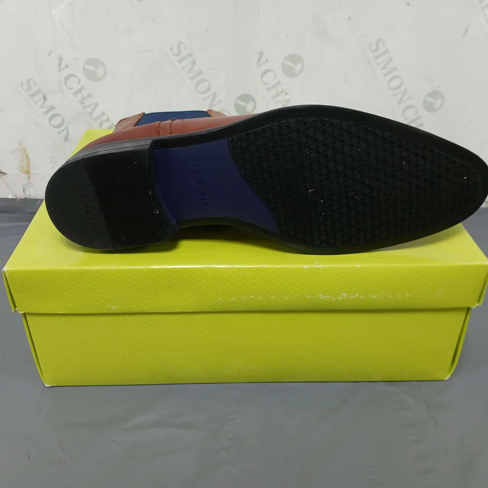 BOXED PAIR OF TED BAKER MENS CHELSEA BOOTS IN BROWN SIZE 9